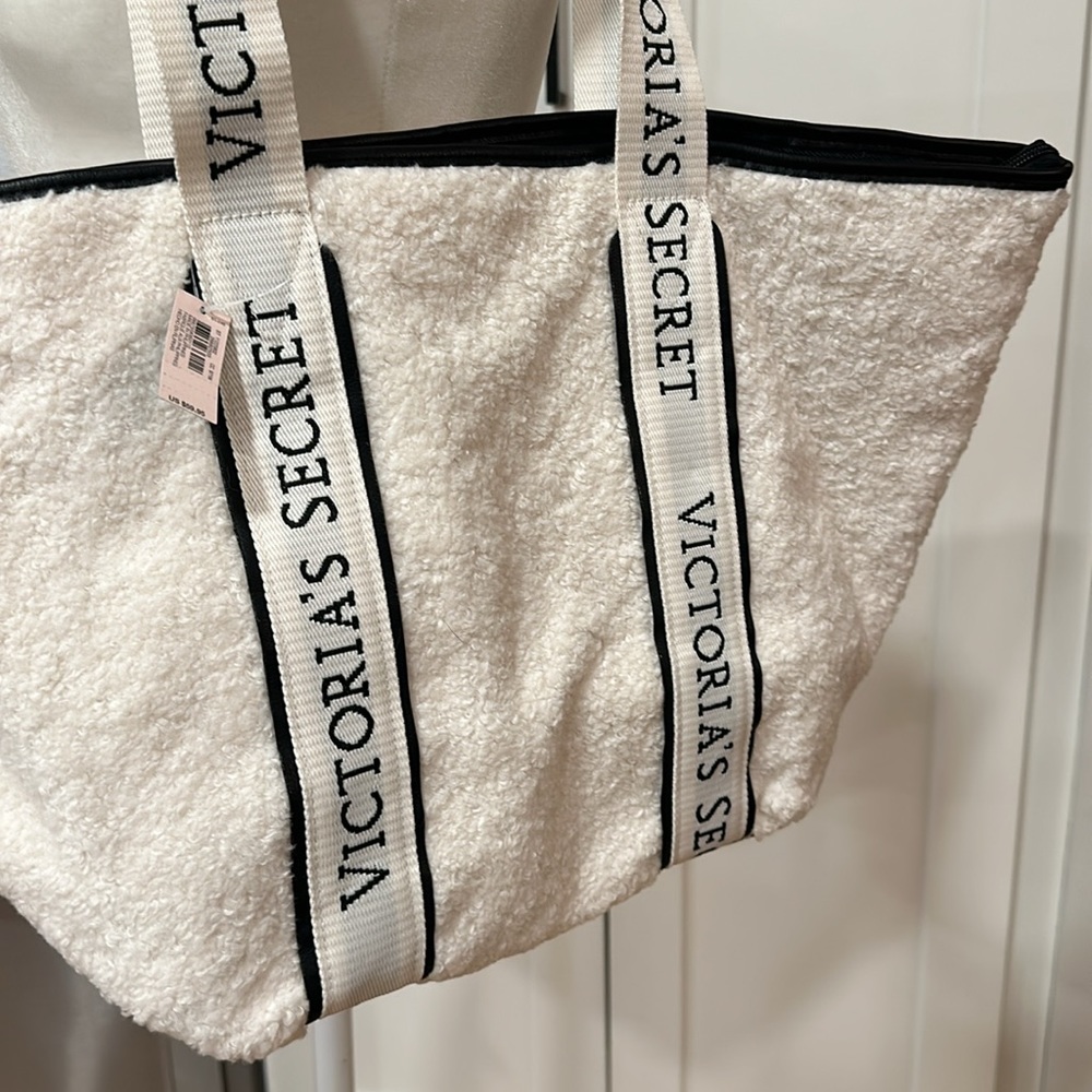NWT Victoria’s Secret Teddy Fur Tote - Picture 3 of 5